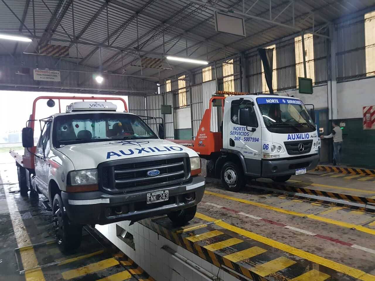 Grúas de la flota en el taller durante la revisión técnica